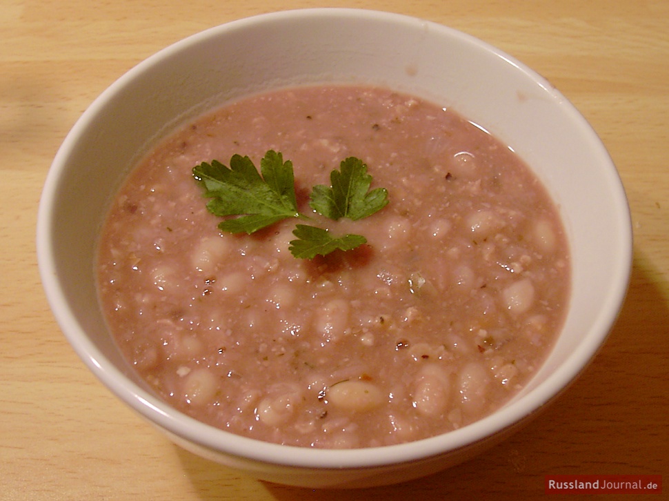 Bean Soup with Walnuts