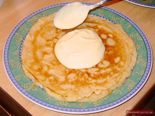 Blintz with sour cream