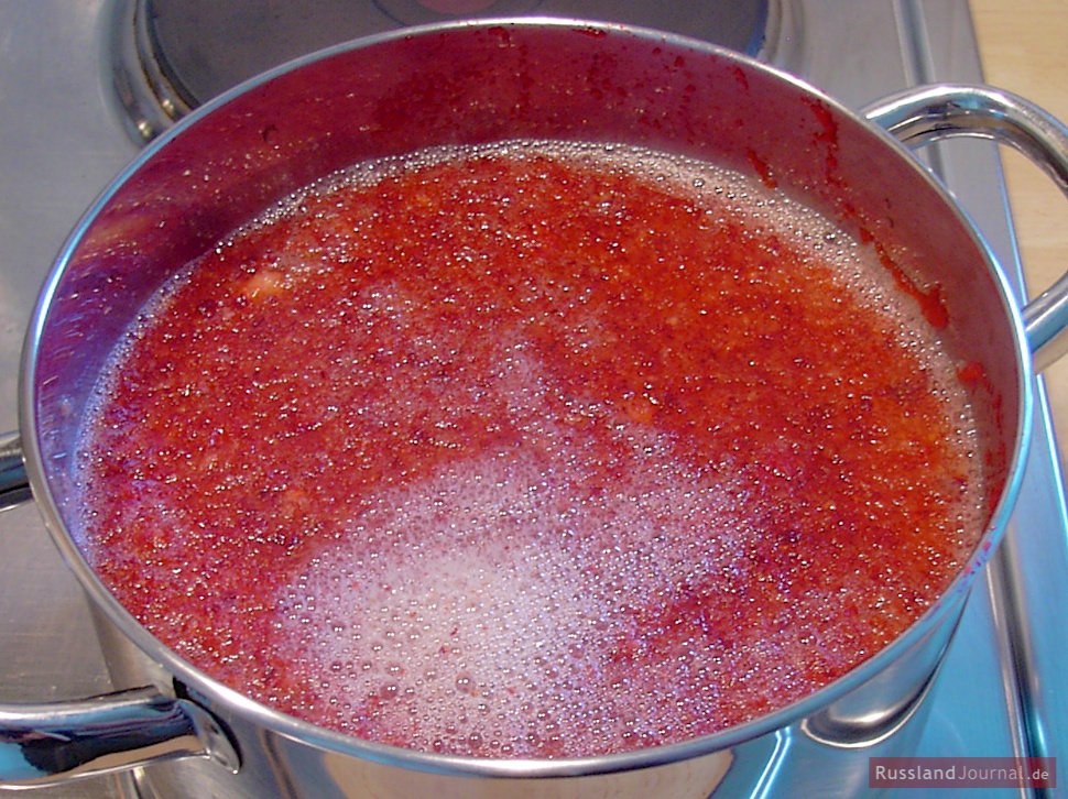 Place cranberry mash in a saucepan and pour boiling water over. Cook for about 5 minutes.