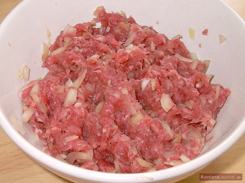 Mix minced meat, onions, some water, salt and pepper.