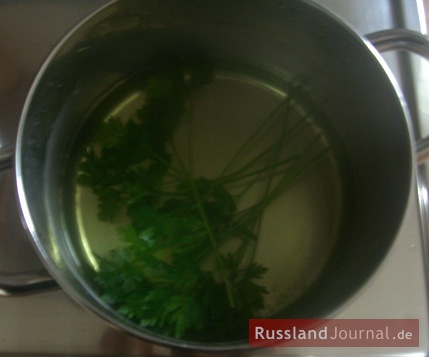 For the sauce, blanch parsley, drain, rinse with cold water and chop finely.