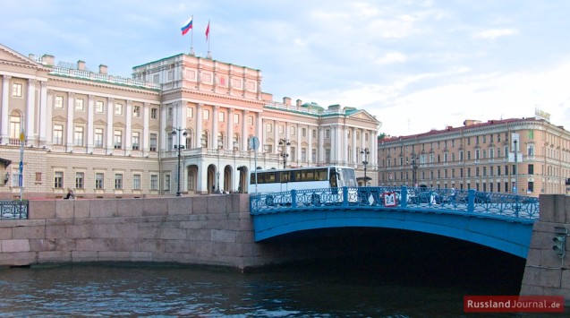 Синий мост через Мойку в Санкт-Петербурге