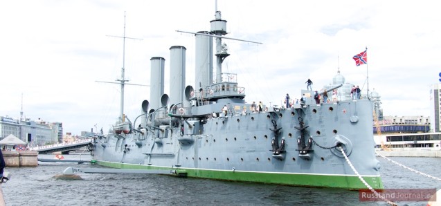 Корабль-музей крейсер “Аврора” в Санкт-Петербурге