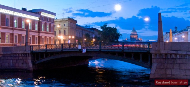 Поцелуев мост через Мойку в Санкт-Петербурге