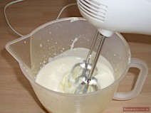 Взбивание белого крема для торта Липун