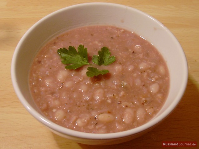 Bohnensuppe mit Walnüssen