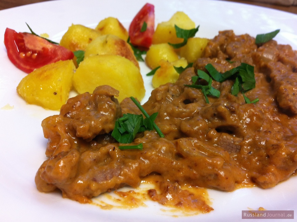 Beef Stroganoff servieren