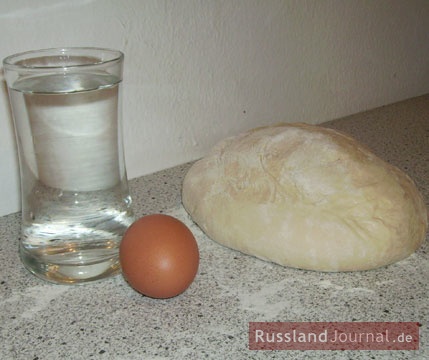 Eier, Wasser, Mehl für Manti