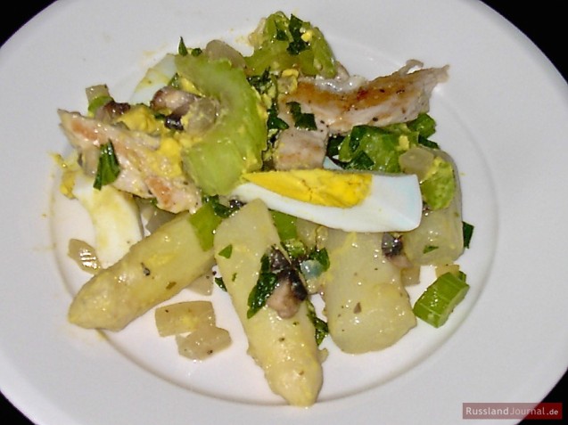 Salat mit Huhn und Spargel