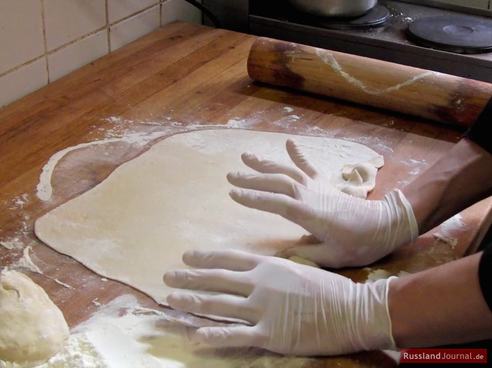 Teigrand Über Fleischbällchen klappen für Sibirische Pelmeni