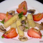 Spargel-Erdbeer-Salat