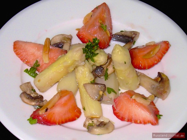 Spargel-Erdbeer-Salat