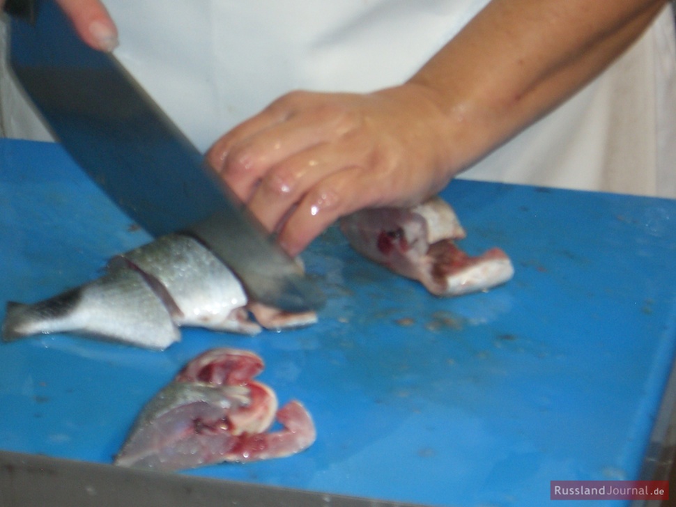 Fisch schneiden für Ucha