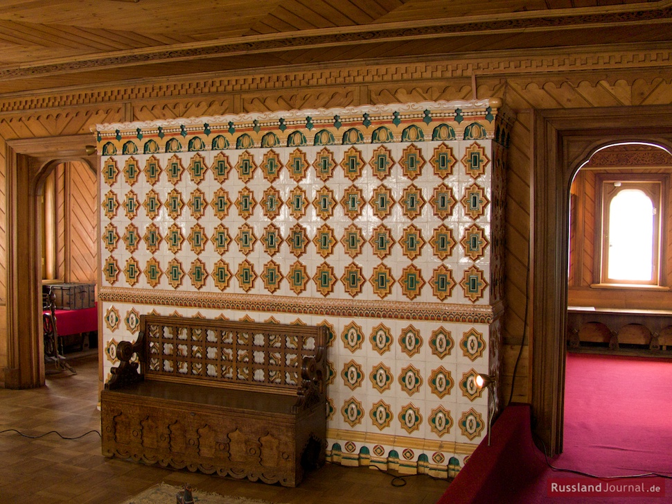 Kachelofen im Zimmer der Hausherrin