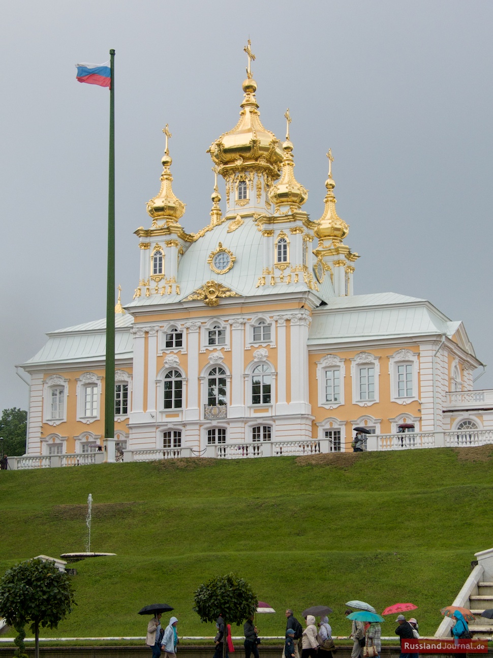 Palastkirche mit Fahne