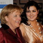 Anna Netrebko und Angela Merkel beim Deutschen Medienpreis 2009 © media control GmbH