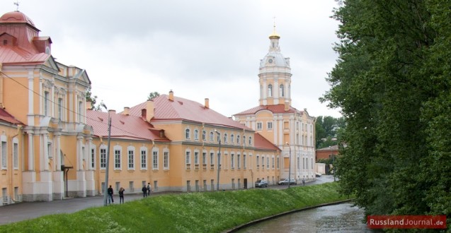 Blick auf das Alexander-Newski-Kloster vom Fluss