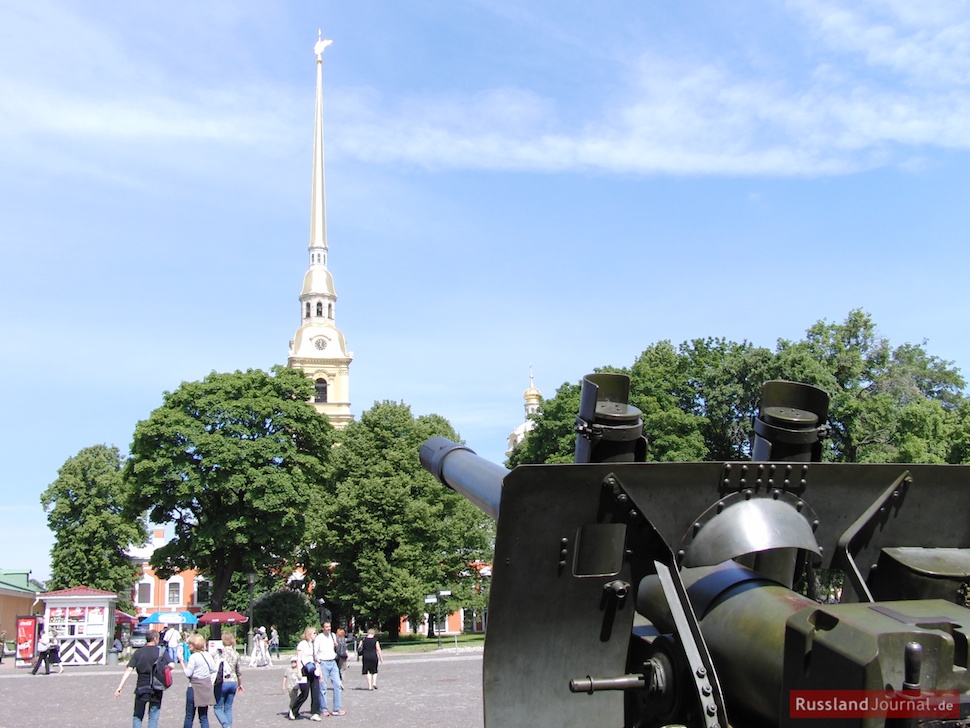 Blick von der Naryschkin-Bastion auf die Peter-Paul-Kathedrale