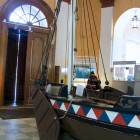Kopie des ersten Bootes von Peter des Großen im Bootshaus der Peter-Paul-Festung