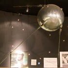 Modell des Sputnik im Museum für Raumfahrt der Peter-Paul-Festung