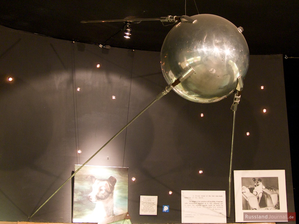 Modell des Sputnik im Museum für Raumfahrt der Peter-Paul-Festung