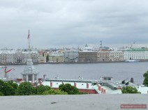 Blick auf St. Petersburg und die Naryschkin-Bastion vom Glockenturm der Peter-Paul-Kathedrale