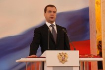 Dmitrij Medwedew legt den Amtseid als Präsident von Russland ab