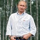 Wladimir Putin in einem typisch russischen Birkenwald