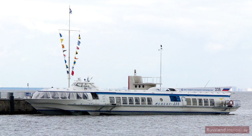 An der Anlegestelle in Peterhof