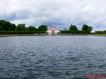 Teich vor dem Schloss Marly