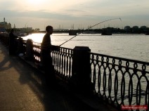 Angler an der Newa in St. Petersburg