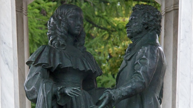 Denkmal: Puschkin mit seiner Frau Natalia Gontscharowa