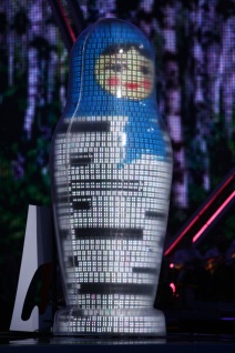 Matrjoschka Puppe mit blauem Kopftuch als Deko bei der Eurovision 2009