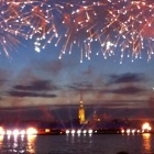 Feuerwerk über der Newa in St. Petersburg