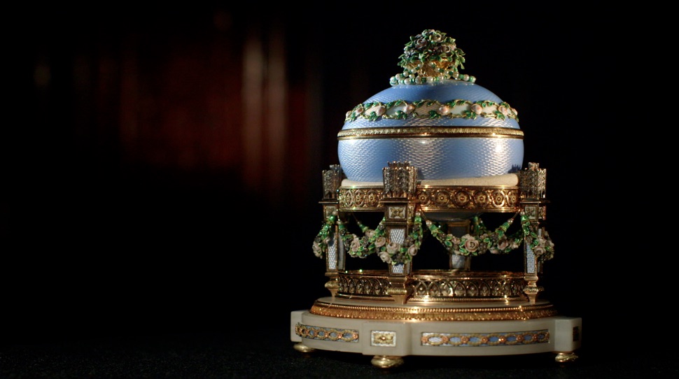 Hellblaues Faberge-Ei Liebestrophäen