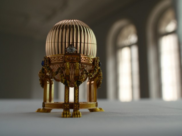 Goldenes Faberge-Ei Uhr