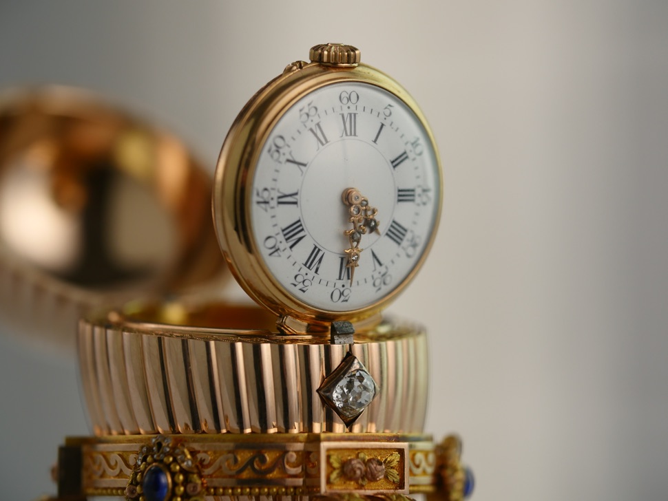 Faberge-Ei mit der Uhr