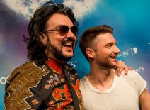 Philipp Kirkorov und Sergey Lazarev lächeln in Großaufnahme