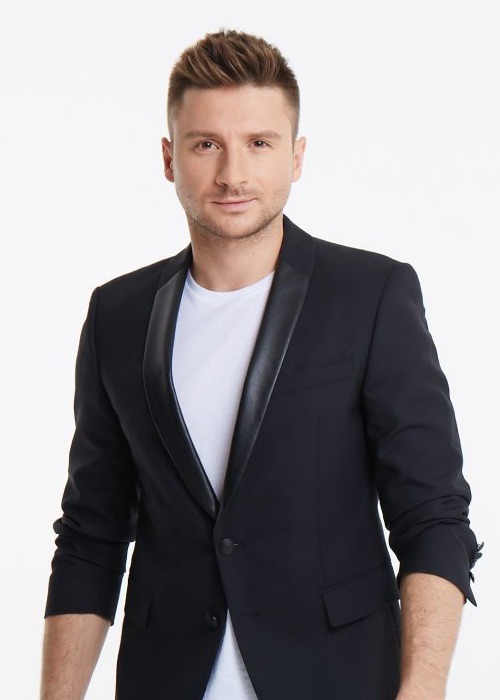 Sergey Lazarev im weißen T-Shirt und schwarzen Sakko