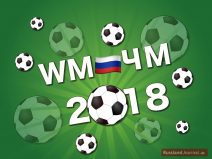 Fliegende Fußbälle auf grünem Hintergrund mit russischer Fahne und Aufschrift: WM=ЧМ 2018