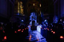 Dunkle Christ-Erlöser-Kathedrale in der Osternacht